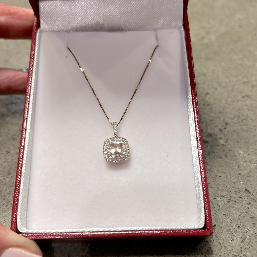 morganite and diamond pendant in rose gold